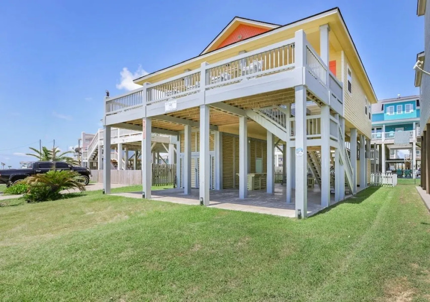 A La Playa 2 Bedroom Home by RedAwning