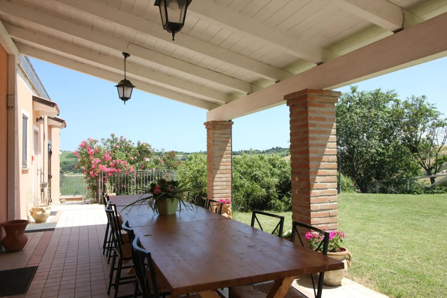 Villa Diana, Marche - intera struttura con piscina