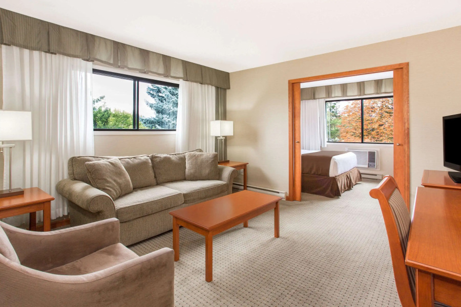 Ramada Hotel & Conference Center by Wyndham Kelowna