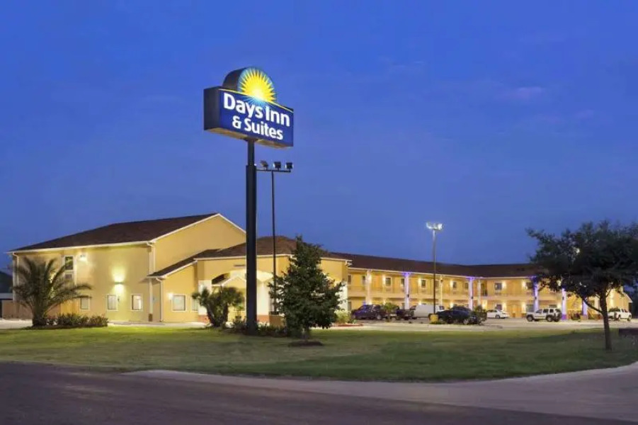 Days Inn by Wyndham Pearsall