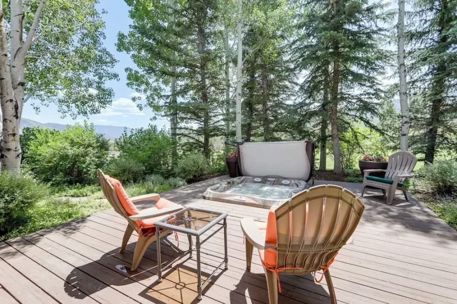 Snowmass Home w/ Hot Tub, Fireplace, & Mtn Views!