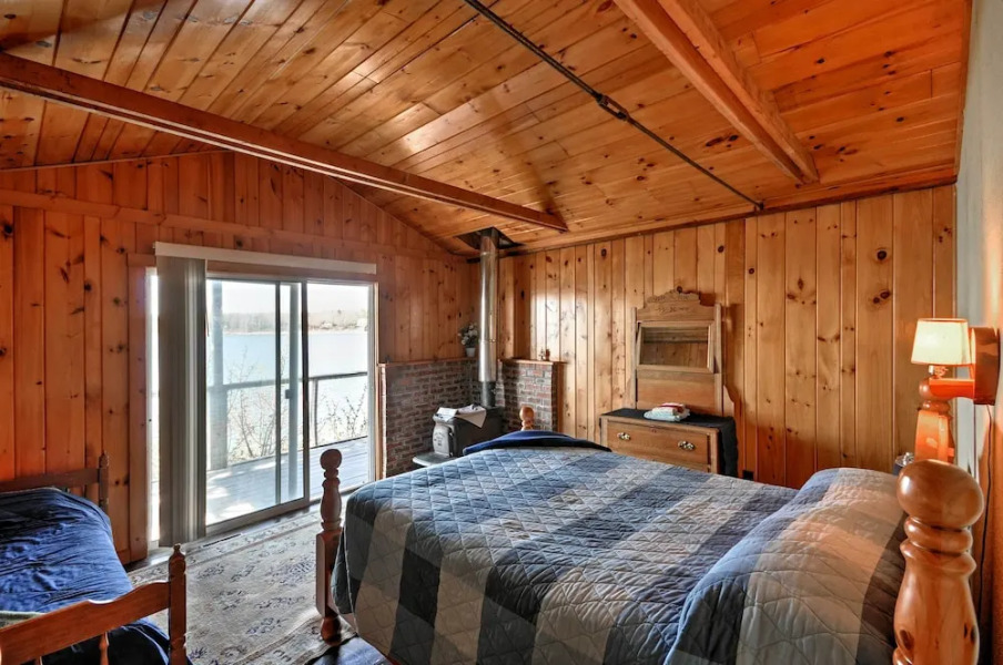 Bayfront Hancock Cottage w/ Beach Access & Views!