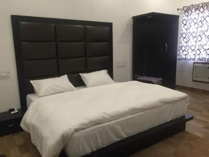 Hotel Kanha & Family Restaurent