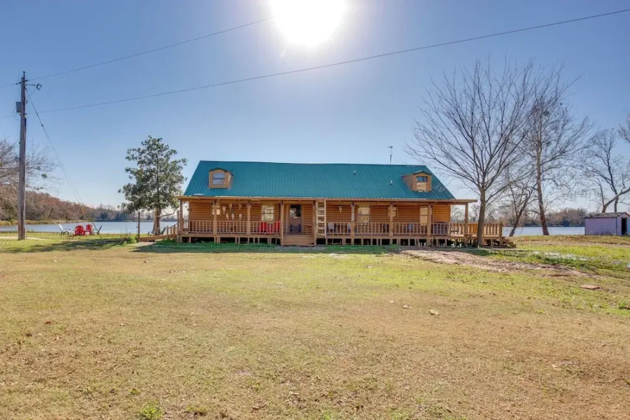 Private Lake On-site: Secluded Retreat in Grant!