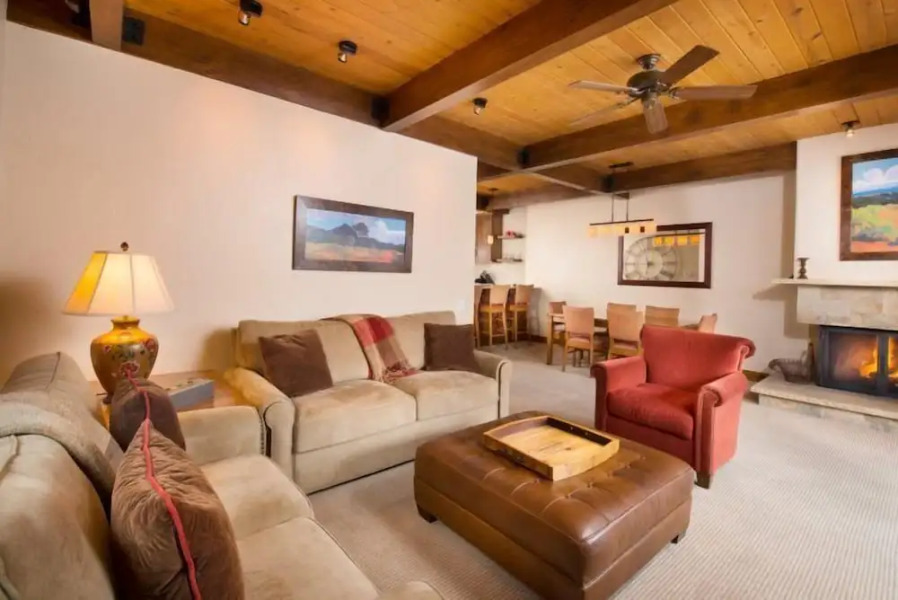 Luxury 2 Bedroom Downtown Aspen Vacation Rental With Access to a Heated Pool, Hot Tubs, Game Room and Spa