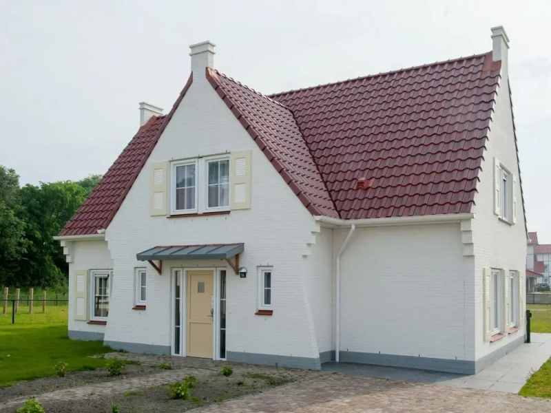 Detached Villa With Four Bathrooms, 400 m. From the Beach