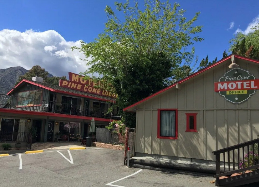 Piazza's Pine Cone Inn