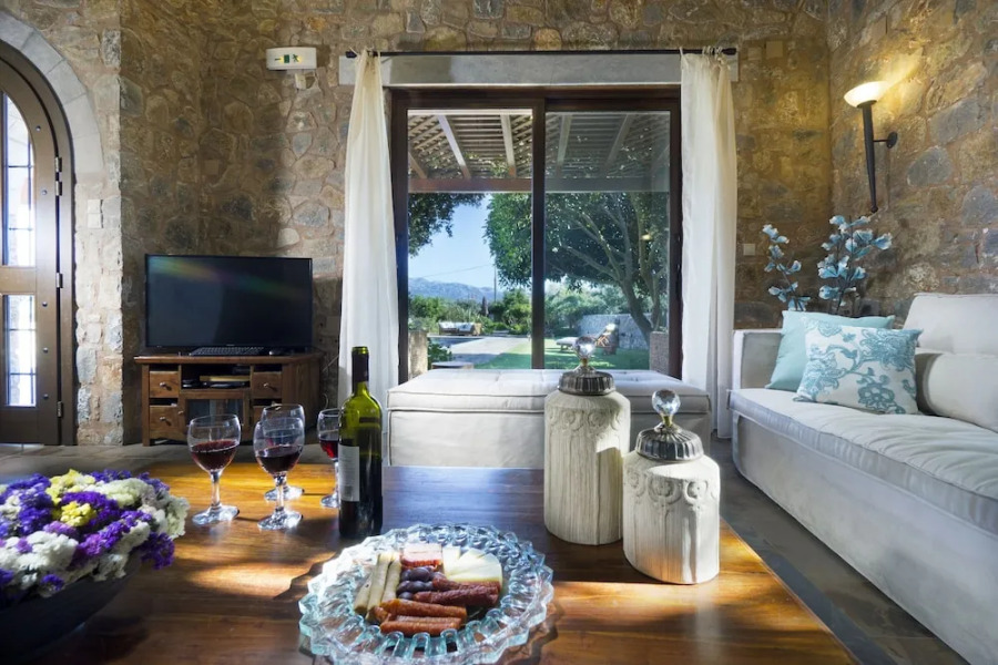 Private Polished Mansion w Private Pool Jacuzzi