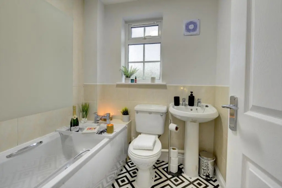 The Snagge I eco-Serviced Accommodation I A Cute Detached House I Large Garden I Pet Friendly I Free Parking I By SILVA