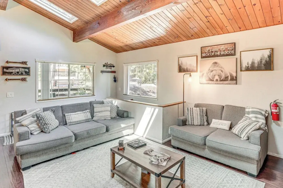 1 Mi to Lake: Crestline Cabin w/ Deck + Gas Grill!