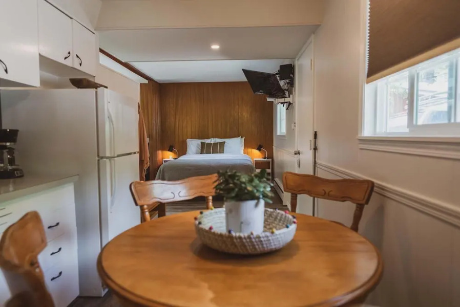 Barefoot Villas Room 1 Redwood