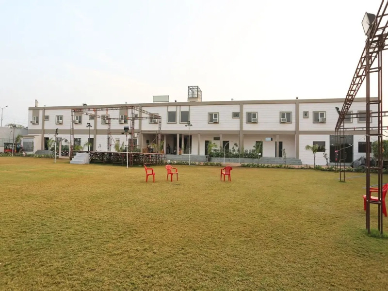 OYO 27686 Hotel Chandra Garden