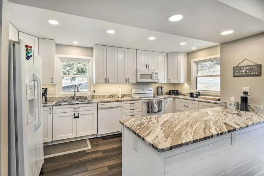 Updated Kingsport Home w/ Deck + Mtn Views!