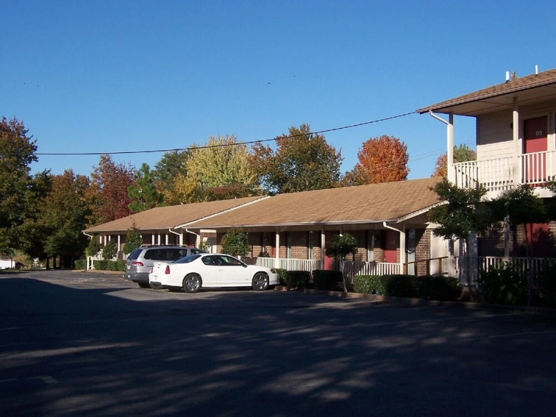 Oak Hill Inn & Suites