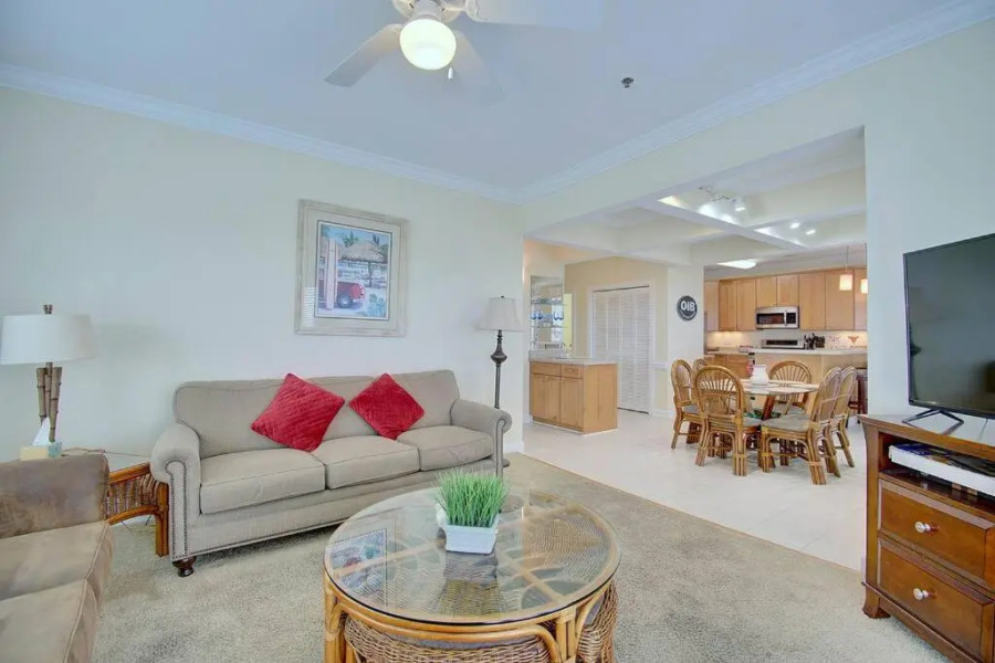 Oceanview 4BR/4BA Condo, Steps to Beach/Pool