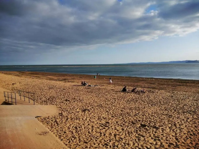 Spacious 4 bed house in fabulous seaside town