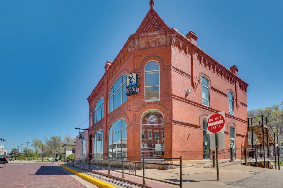 Mcgregor Condo w/ Brewery On-site: Steps to River!