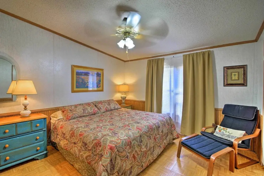 Utopia Family Home w/ Mountain Viewing Deck!