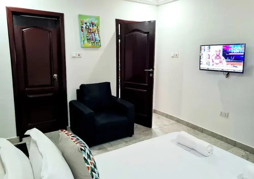 Charming Quiet & Cozy Close to Highway