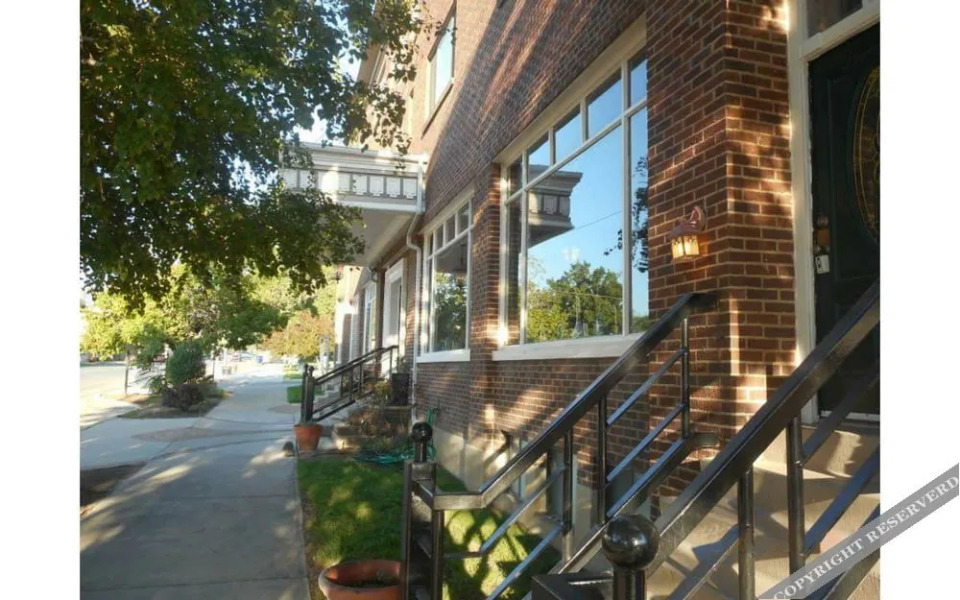 Kirk Hotel & Apartments