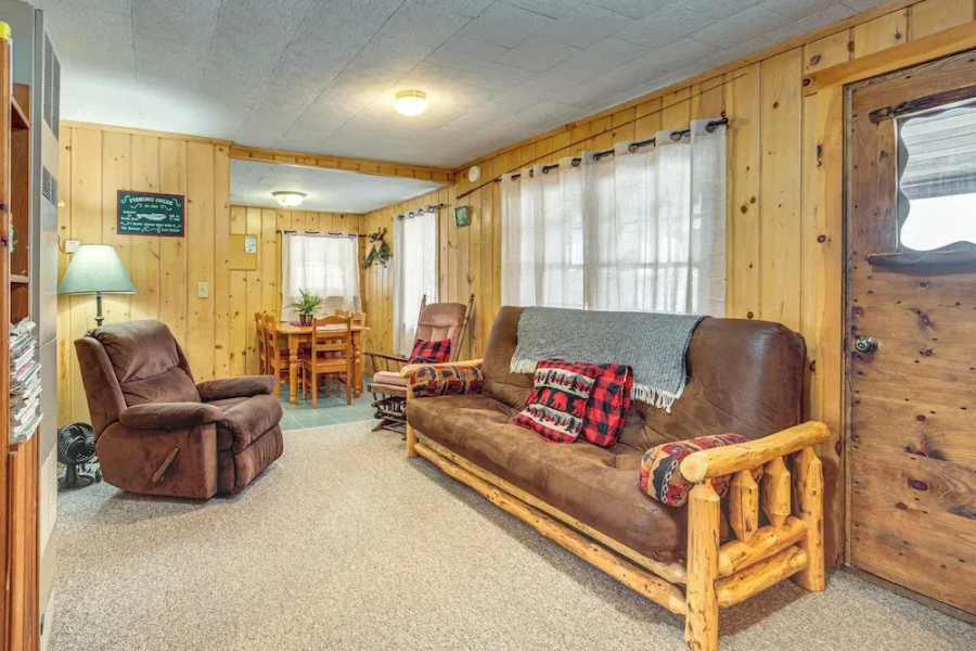 South Twin Lake Cabin w/ Seasonal Dock & Slip!