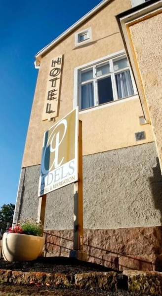 Adels Lågprishotell