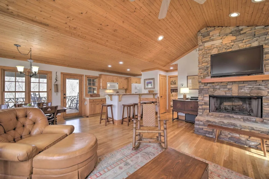 Woodsy Smoky Mtn Hideaway w/ Grill & Views!