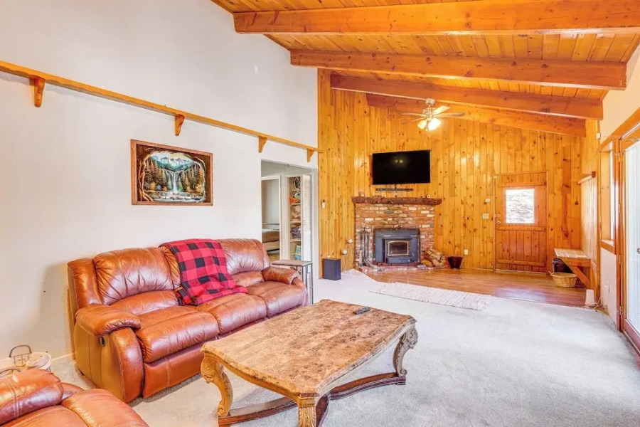 Convenient Running Springs Home - Dogs Welcome!