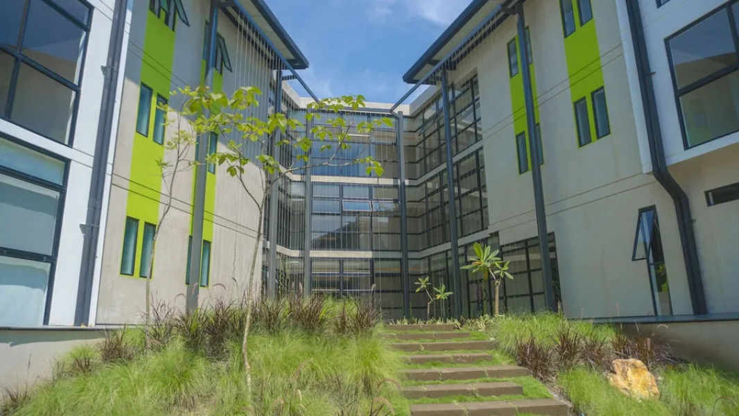 BEE Suites Santa Ana