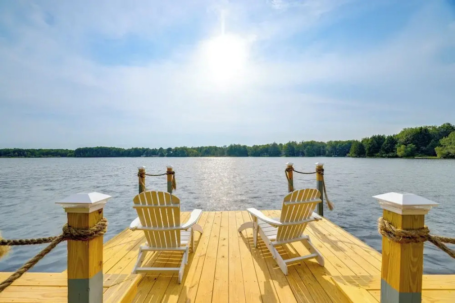 Luxe Lake House w/ Private Beach in Pocono Summit