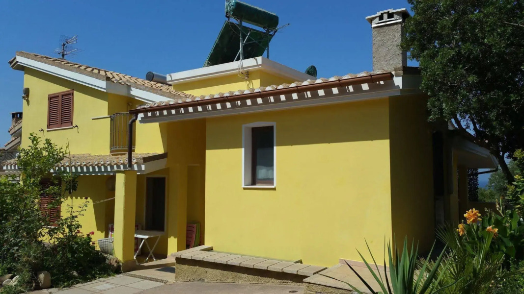 Artistika Golden Apartment