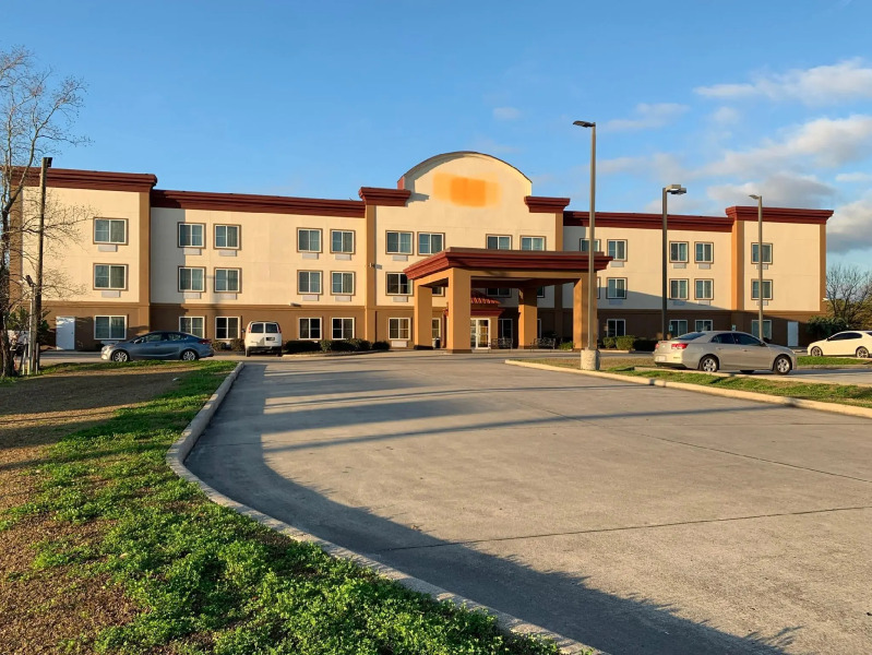 Saffron Inn & Suites