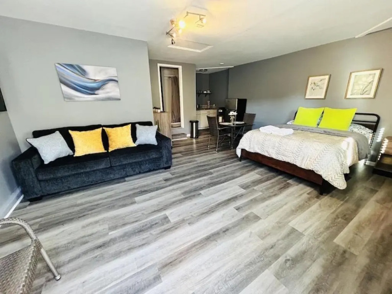 Spacious Studio with Private Entry