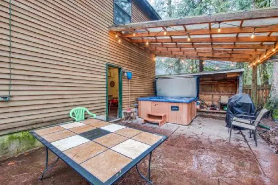 Marshall's Cabin in Rhododendron