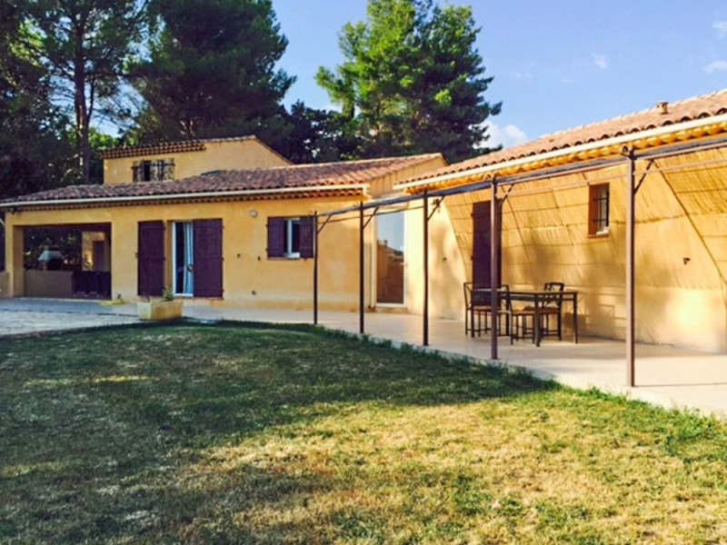 Well-appointed, 3-bedroom House Featuring a Swimming Pool and Terrace