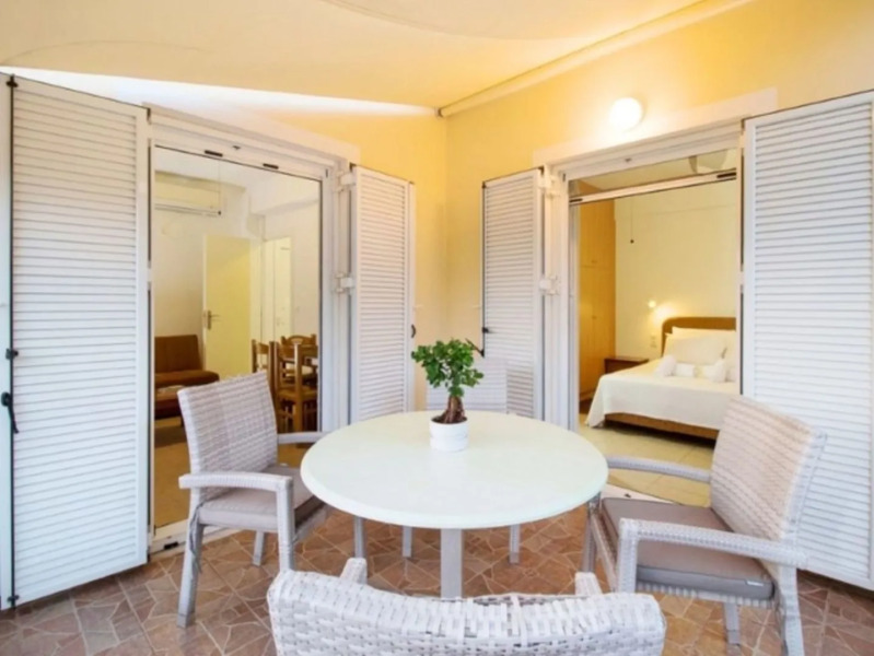 Romanos Beach Villas