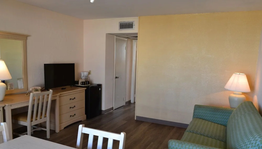 Royal Hawaiian Motel