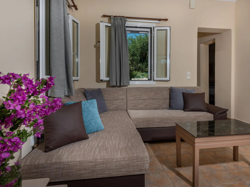 Villa in Zakynthos With Private Pool & Views