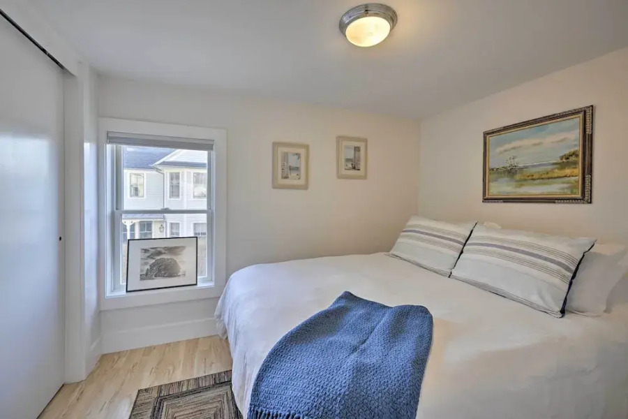 Quaint DT Greenport Apt - 2 Mi to Shelter Island!