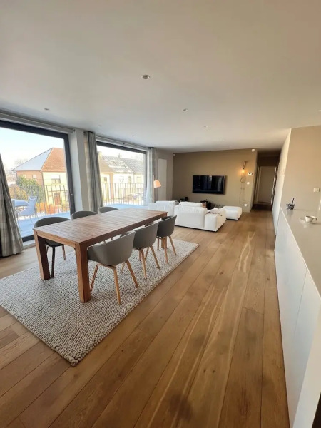 La Petite For t Contemporary Apartment in Halle