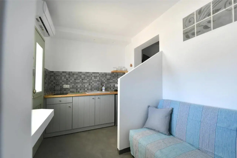 Lorenzo Studios and Suites Paros