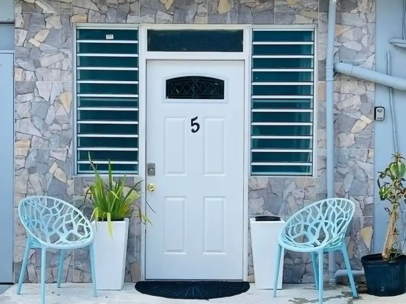 Eco-friendly Cozy Studio Solar-powered Retreat