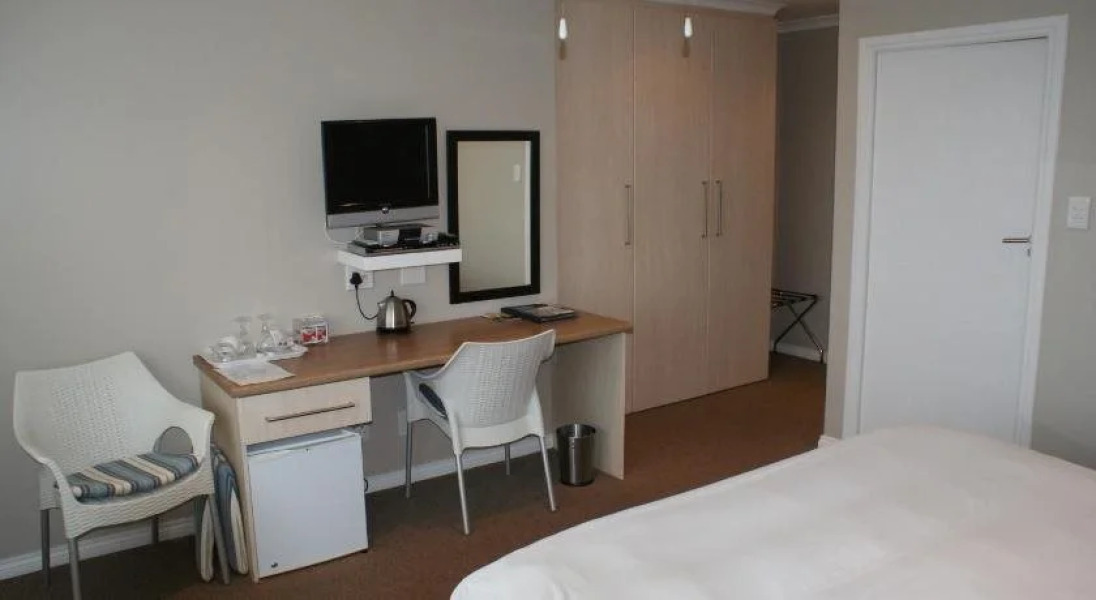 Moya Manzi Beach House