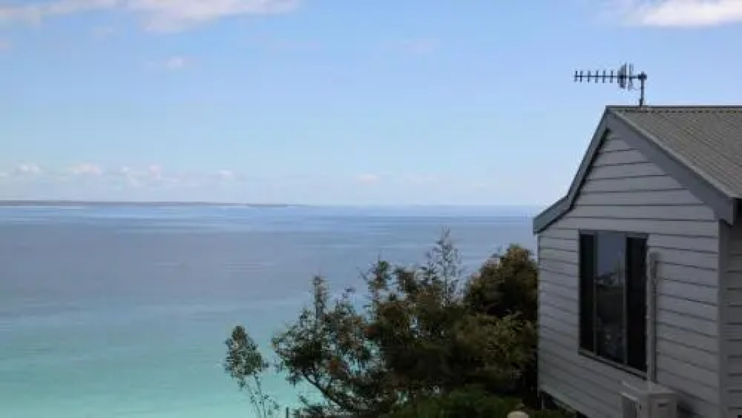 SEA EAGLE COTTAGE Amazing views of Bay of Fires