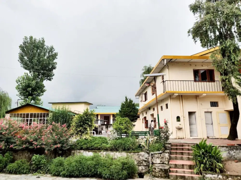 Pops Hotel and Restaurant