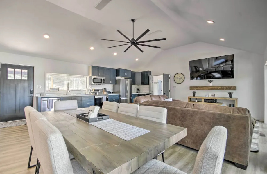 Waterfront Escape: Ozarks Home + Guest House!