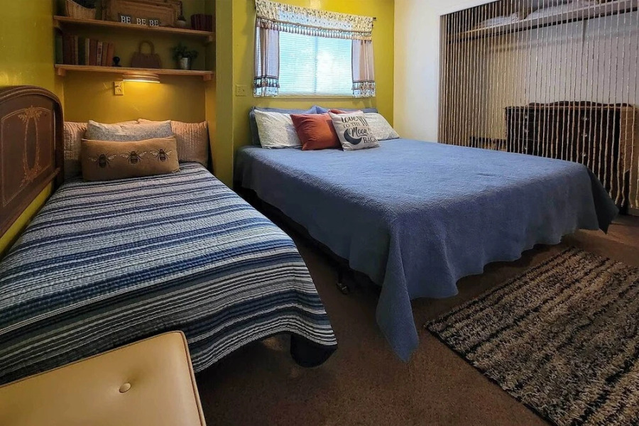 Quaint & Cozy Cottage: 3 Mi to Palisade Wineries!