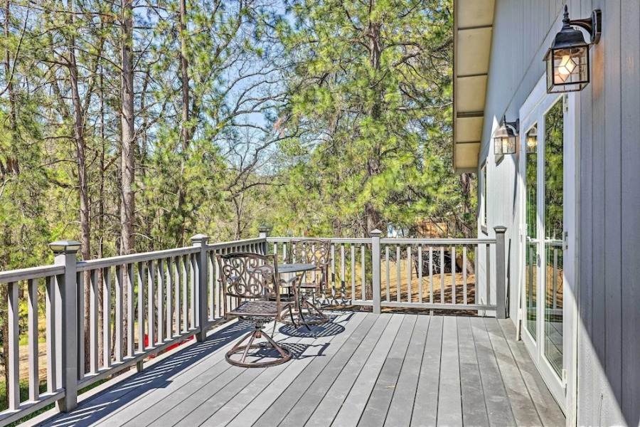 Community Perks: Welcoming Groveland Home