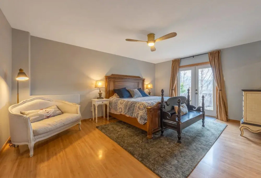 Westside Mountain View 2 Bedroom Home by RedAwning