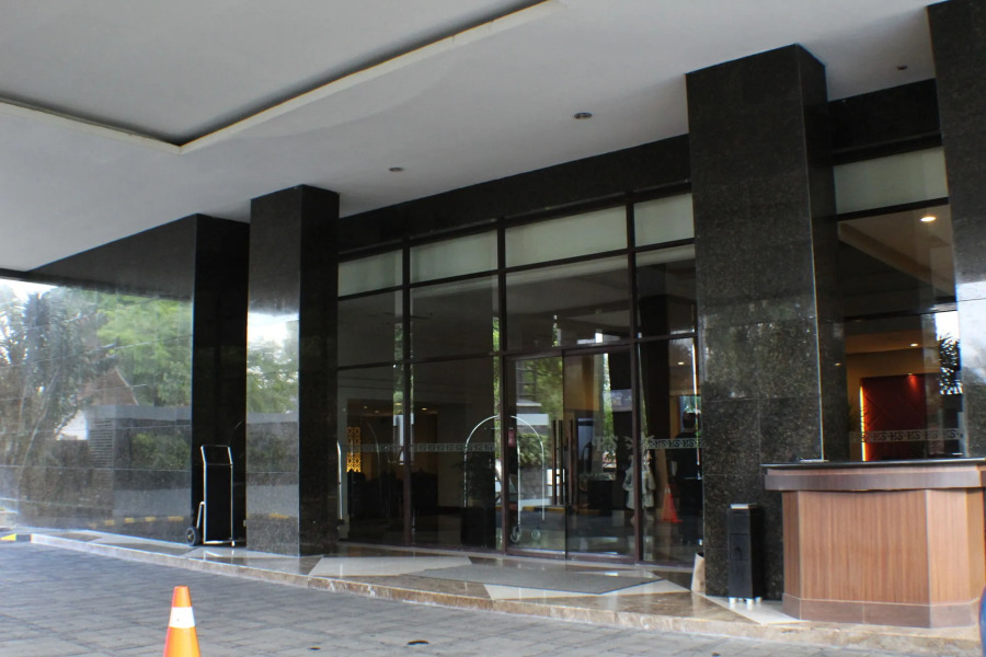 Hotel Santika Pandegiling Surabaya